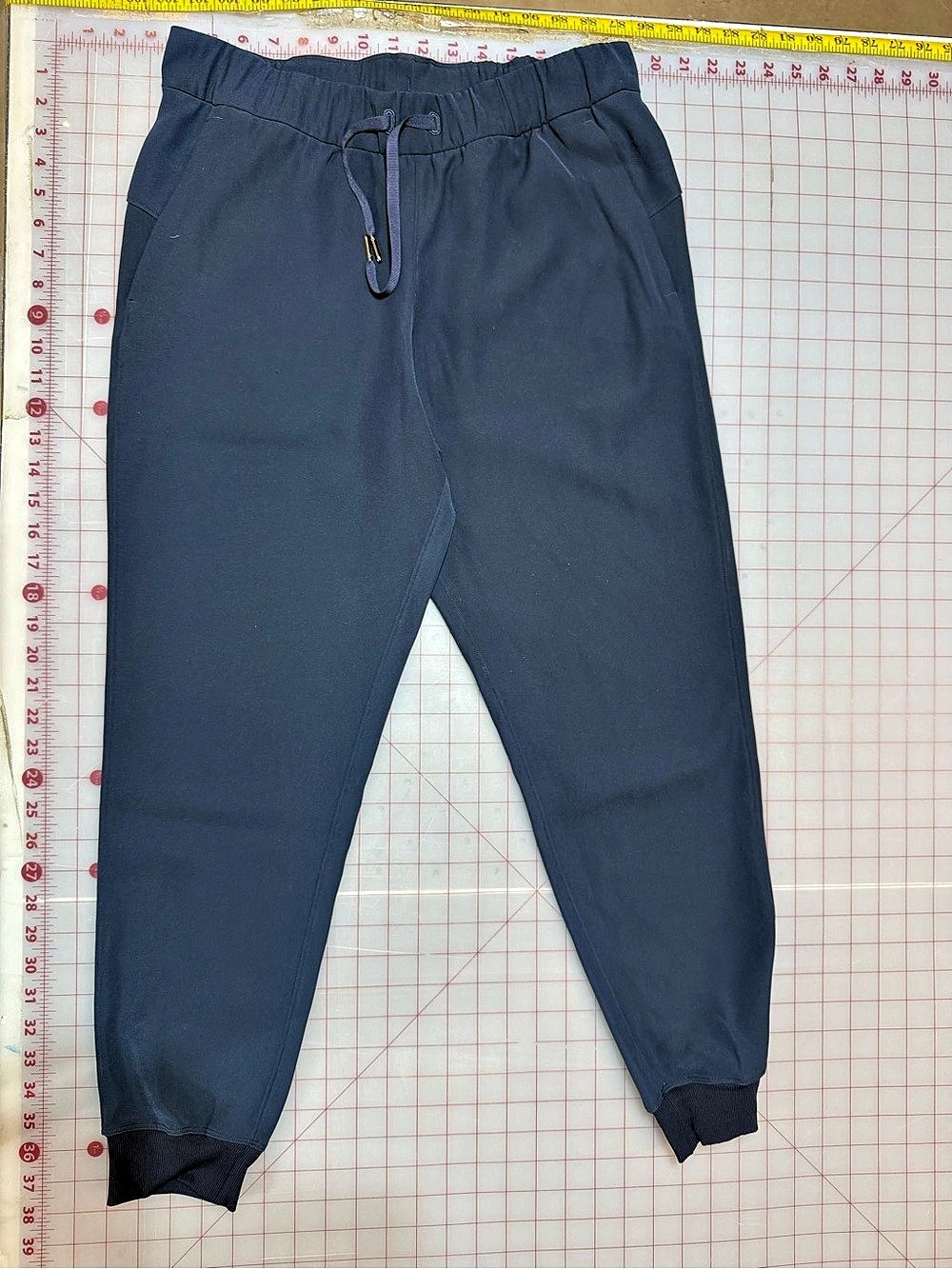 lululemon “On the Fly” wrinkle free jogger